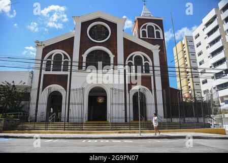 Facciata dell'Igreja da Paz, su Rua Visconde de de Mauá, nel quartiere di Aldeota. Il parroco della Chiesa della Pace, Padre Lino Allegri, nato in Italia nel 1938 e residente nella città di Fortaleza-CE, è stato vittima di violenze verbali il 4 luglio, dopo aver celebrato la messa e aver ricordato nel suo discorso il presidente della Repubblica Federativa del Brasile, Jair Messias Bolsonaro è responsabile di oltre mezzo milione di vittime del Covid-19 nel paese. Padre Lino Allegri è rimosso dalla carica della Chiesa della Pace. Foto Stock