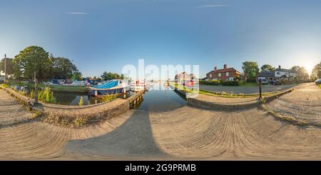 Visualizzazione panoramica a 360 gradi di Thurne, Norfolk, Regno Unito – luglio 2021. Panoramica completamente sferica senza giunture con angolo di 360 gradi