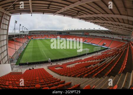 Blackpool, Regno Unito. 27 luglio 2021. Una vista generale di Bloomfield Road prima di questa sera amichevole pre-stagione, Blackpool v Burnley a Blackpool, Regno Unito il 7/27/2021. (Foto di Mark Cosgrove/News Images/Sipa USA) Credit: Sipa USA/Alamy Live News Foto Stock