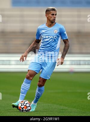 Joao Cancelo di Manchester City durante la partita pre-stagione presso l'Academy Stadium di Manchester. Data immagine: Martedì 27 luglio 2021. Foto Stock