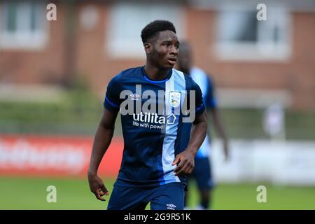 Fleetwood, Regno Unito. 27 luglio 2021. Brahima Diarra n. 38 di Huddersfield Town a Fleetwood, Regno Unito il 7/27/2021. (Foto di Conor Molloy/News Images/Sipa USA) Credit: Sipa USA/Alamy Live News Foto Stock