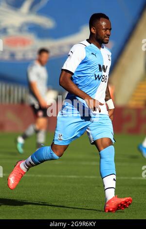 Londra, Regno Unito. 27 luglio 2021. Jordan Ayew di Crystal Palace in azione durante il gioco. Incontro pre-stagionale, Crystal Palace / Charlton Athletic allo stadio Selhurst Park di Londra martedì 27 luglio 2021. Questa immagine può essere utilizzata solo per scopi editoriali. Solo per uso editoriale, è richiesta una licenza per uso commerciale. Nessun utilizzo nelle scommesse, nei giochi o nelle pubblicazioni di un singolo club/campionato/giocatore. pic by Steffan Bowen/Andrew Orchard sports photography/Alamy Live news Credit: Andrew Orchard sports photography/Alamy Live News Foto Stock