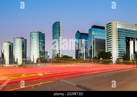 Skyline di moderni edifici per uffici nel quartiere finanziario di Santiago. Foto Stock