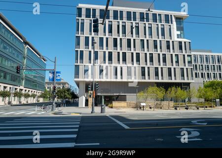 Stati Uniti. 18 Apr 2021. Strade e edifici UCSF nel quartiere Mission Bay di San Francisco, California, 18 aprile 2021. (Foto di Smith Collection/Gado/Sipa USA) Credit: Sipa USA/Alamy Live News Foto Stock