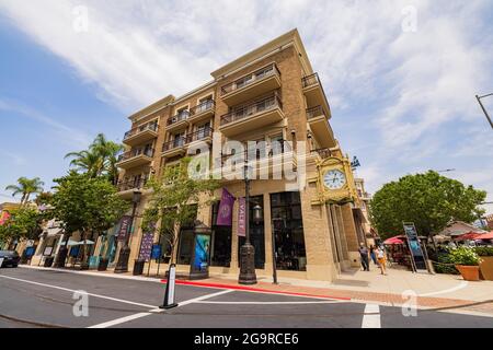 Los Angeles, 24 LUGLIO 2021 - Sunny view of the americana at Brand Shopping Mall Foto Stock