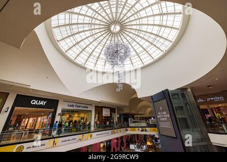 Los Angeles, 24 LUGLIO 2021 - Vista interna della Glendale Galleria Foto Stock