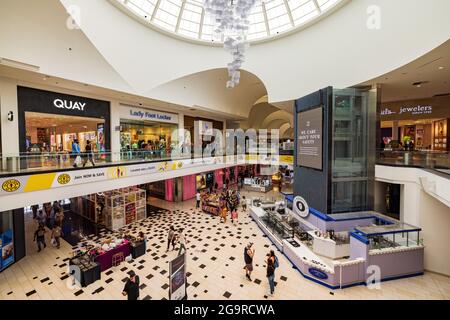 Los Angeles, 24 LUGLIO 2021 - Vista interna della Glendale Galleria Foto Stock