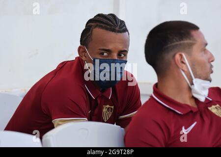 Faro, Portogallo. 27 luglio 2021, Jules Kounde di Sevilla CF durante la partita amichevole pre-stagione tra Sevilla CF e Paris Saint Germain presso lo stadio Algarve di Faro, Portogallo. (Credito: Jose Luis Contreras) Foto Stock