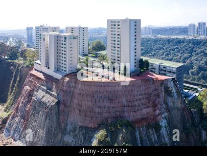 Rinforzi scogliera Torres Vista del campo, Altavista, Santa Fe, Città del Messico, Messico Foto Stock