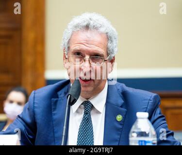 Washington, Stati Uniti. 27 luglio 2021. Richard Glick, presidente della Federal Energy Regulatory Commission (FERC), interviene in un'audizione del sottocomitato per l'energia e il commercio della Camera sull'energia. Credit: SOPA Images Limited/Alamy Live News Foto Stock