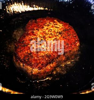 bistecca di filetto di manzo americano angus su una griglia calda Foto Stock