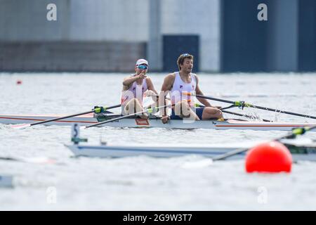 TOKYO, GIAPPONE - LUGLIO 28: Melvin Twellaar e Stef Broenink dei Paesi Bassi in gara sulla finale A dei Double sculls degli uomini durante i Giochi Olimpici di Tokyo 2020 al Sea Forest Waterway il 28 luglio 2021 a Tokyo, Giappone (Foto di Yannick Verhoeven/Orange Pictures) NOCNSF Foto Stock