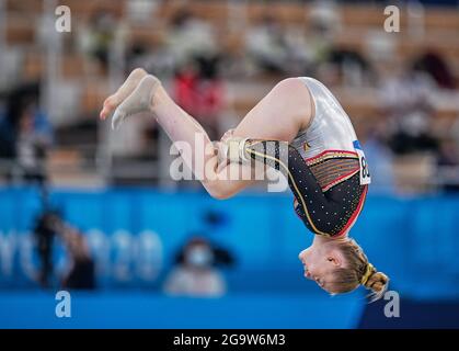 Centro di ginnastica Ariake, Tokyo, Giappone. 27 luglio 2021. Lisa Vaelen del Belgio {durante la finale del team di ginnastica artistica femminile alle Olimpiadi di Yokyo presso il Centro di ginnastica Ariake, Tokyo, Giappone. Kim Price/CSM/Alamy Live News Foto Stock