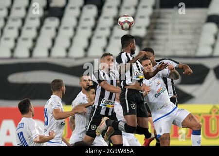 Rio de Janeiro, Brasile. 27 luglio 2021. Botafogo x CSA si è tenuto allo stadio Nilton Santos per il 6° round del Campionato brasiliano serie B, questo martedì sera (27), a Rio de Janeiro, RJ. Credit: Celso Pupo/FotoArena/Alamy Live News Foto Stock