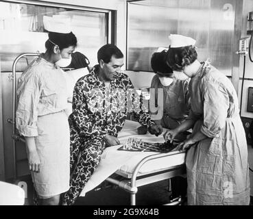 File photo datato 28/05/68 di Frederick West, il primo paziente di trapianto di cuore della Gran Bretagna, presso il National Heart Hospital di Marylebone, Londra. La British Heart Foundation, una delle associazioni di beneficenza più note del Regno Unito, celebra il suo sessantesimo compleanno mercoledì 28 luglio. Data di emissione: Mercoledì 28 luglio 2021. Foto Stock