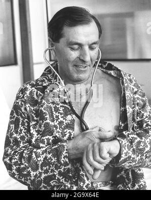 File photo datato 28/05/68 di Frederick West, il primo paziente di trapianto di cuore della Gran Bretagna, presso il National Heart Hospital di Marylebone, Londra. La British Heart Foundation, una delle associazioni di beneficenza più note del Regno Unito, celebra il suo sessantesimo compleanno mercoledì 28 luglio. Data di emissione: Mercoledì 28 luglio 2021. Foto Stock