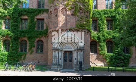 Edificio medievale Casa dei Re surfatta nel parco Lundagard in Lund Foto Stock