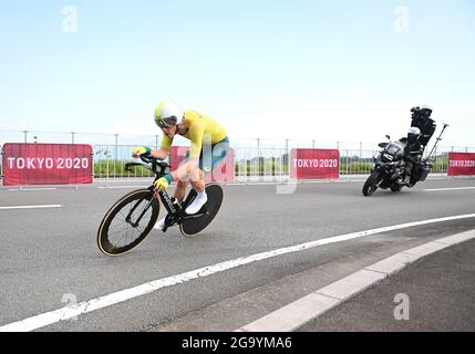 Shizuoka, Giappone. 28 luglio 2021. Rohan Dennis of Australia compete durante il trial individuale degli uomini della strada ciclabile di Tokyo 2020 a Shizuoka, Giappone, 28 luglio 2021. Credit: He Changshan/Xinhua/Alamy Live News Foto Stock