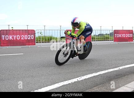 Shizuoka, Giappone. 28 luglio 2021. Primoz Roglic della Slovenia compete durante il trial individuale degli uomini della pista ciclabile di Tokyo 2020 a Shizuoka, Giappone, il 28 luglio 2021. Credit: He Changshan/Xinhua/Alamy Live News Foto Stock