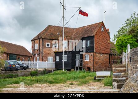 Bosham Sailing Club Building o Clubhouse, grado II elencato in Quay Meadow, Bosham Quay, Bosham, West Sussex, Inghilterra, REGNO UNITO. Foto Stock