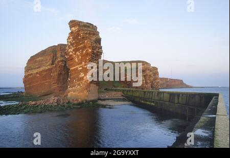 Lange Anne e le scogliere di Heligoland, Germania, Schleswig-Holstein, Heligoland Foto Stock