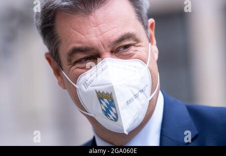 Monaco, Germania. 28 luglio 2021. Markus Söder (CSU), primo ministro della Baviera, arriva al Residenz prima di onorare i laureati per i risultati ottenuti. Credit: Sven Hoppe/dpa/Alamy Live News Foto Stock