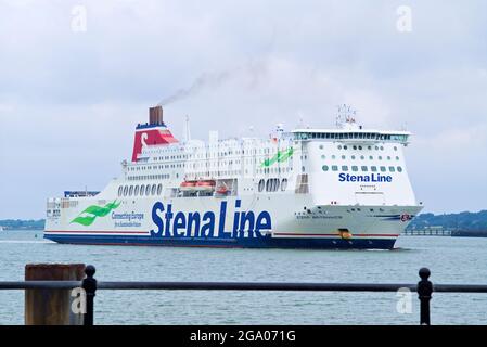RO-Ro (Roll on - Roll Off) nave da passeggeri Stena Britannica che lascia il porto di Harwich Essex UK Foto Stock