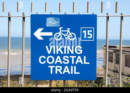 Cartello per il Viking Coastal Trail, un percorso circolare e di svago che copre 32 miglia, e porta a Margate, Broadstairs, Ramsgate e Villages, Regno Unito Foto Stock