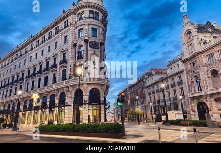 Four Seasons Hotel Madrid, un albergo di lusso situato in un punto di riferimento storico nel centro della città. Madrid. Spagna. Foto Stock