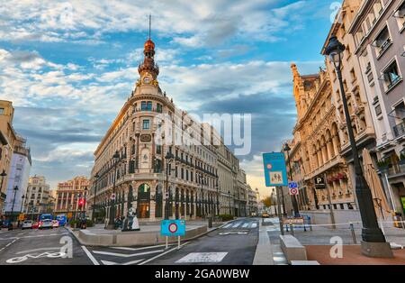 Four Seasons Hotel Madrid, un albergo di lusso situato in un punto di riferimento storico nel centro della città. Madrid. Spagna. Foto Stock