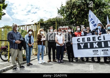 Ankara, Turchia. 31 maggio 2021. I membri di varie associazioni si riuniscono di fronte al nostalgico stadio Cebeci durante una protesta contro la sua distruzione ad Ankara, Turchia, lunedì 31 maggio 2021. (Foto di Altan Gocher/GochreImagery/Sipa USA) Credit: Sipa USA/Alamy Live News Foto Stock