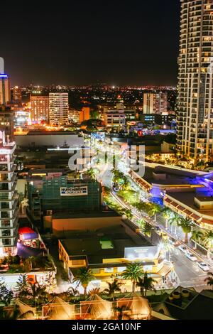 Surfers Paradise, Australia - Aprile 12 2007: Vista sull'area di Surfers Paradise e Cavill Ave nella Gold Coast, Queensland, Australia Foto Stock