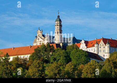 Abbazia di Neresheim (monastero benedettino) con chiesa abbaziale, nei pressi di Neresheim nel Härtsfeld, distretto di Ostalb, Baden-Württemberg, Germania Foto Stock
