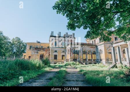 La facciata sud-orientale del palazzo. Foto Stock