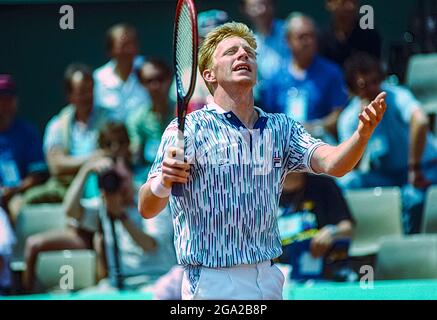 Boris Becker (GER) competing at the 1989 French Open. Foto Stock