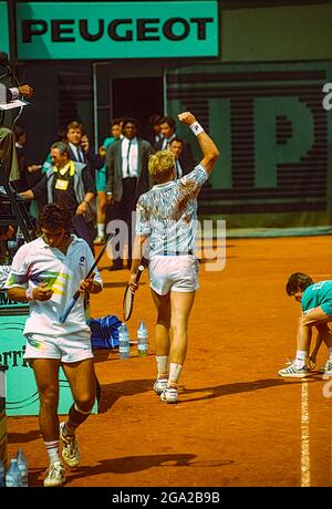 Boris Becker (GER) competing at the 1989 French Open. Foto Stock