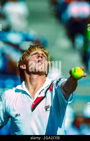 Boris Becker (GER) in gara al US Open Tennis 1990. Foto Stock
