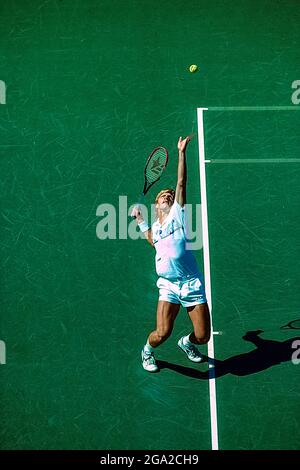 Boris Becker (GER) in gara al US Open Tennis 1990. Foto Stock