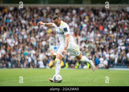 BLACKBURN, REGNO UNITO. 28 LUGLIO Jack Harrison di Leeds United fa una croce durante la partita amichevole pre-stagione tra Blackburn Rovers e Leeds United a Ewood Park, Blackburn mercoledì 28 Luglio 2021. (Credit: Pat Scaasi | MI News) Credit: MI News & Sport /Alamy Live News Foto Stock