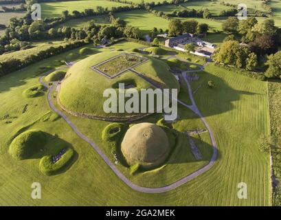 Antica sepoltura a Knowth, monumento neolitico del Bru na Boinne Heritage Site; Donore, County Meath, Irealtd Foto Stock