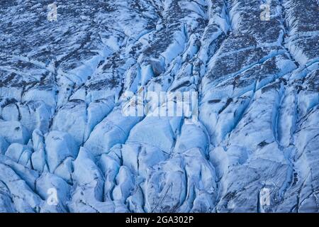 Ghiaccio dal ghiacciaio Pasterze da Gamsgrubenweg, Franz-Joseph-Höhe la mattina presto; Kärnten (Carinzia), Austria Foto Stock