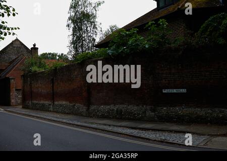 Mura orientali a Chichester visto nell'estate del 2021. Foto Stock