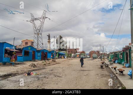 EL ALTO, BOLIVIA - 23 APRILE 2015: Mercato locale delle streghe a El Alto, Bolivia Foto Stock