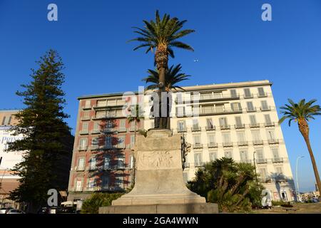 Monumento a Giovanni Nicotera in Piazza Vittoria a Napoli. Foto Stock