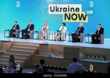 Non esclusivo: KIEV, UCRAINA - 28 LUGLIO 2021 - Vice capo dell'Ufficio del Presidente dell'Ucraina Kyrylo Tymoshenko, Ministro delle Comunità e T. Foto Stock