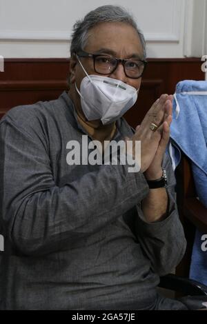 Kolkata, India. 28 luglio 2021. Jawahar Sircar, ex CEO di Prasar Bharati e candidato al Congresso Trinamool Rajya Sabha dopo il file di nomina incontra la stampa presso la Casa dell'Assemblea legislativa del Bengala Occidentale a Kolkata. (Foto di Dipa Chakraborty/Pacific Press/Sipa USA) Credit: Sipa USA/Alamy Live News Foto Stock