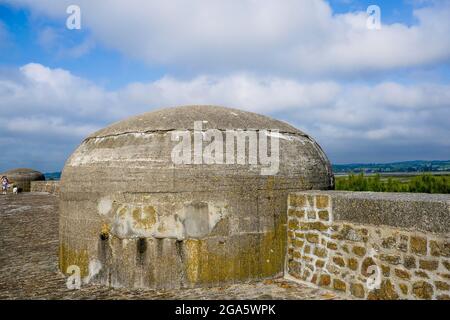 blockhaus tedesco della seconda guerra mondiale, la Hougue Jetty, Saint-Vaast la Hougue, dipartimento della Manica, Cotentin, Normandia, Francia Foto Stock