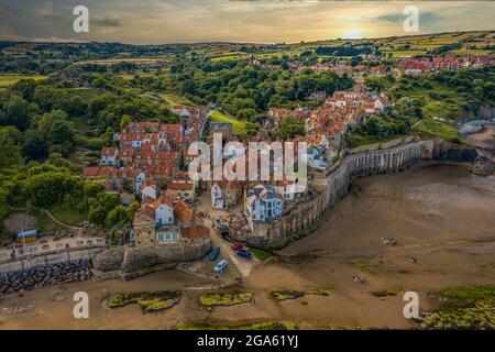 Robin Hoods Bay Aerial Photo Drone Photography Hidden Gem on the North Yorkshire Coast Tourist Trap of Yesteryear Foto Stock