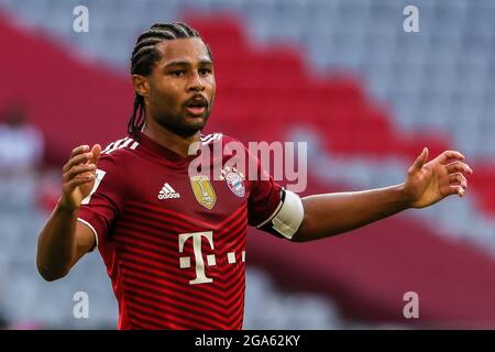 Monaco, Germania. 28 luglio 2021. Serge Gnabry di Bayern Monaco reagisce durante un amichevole incontro tra Bayern Monaco e Borussia Moenchengladbach a Monaco, Germania, 28 luglio 2021. Bayern Monaco ha perso 0-2. Credit: Philippe Ruiz/Xinhua/Alamy Live News Foto Stock