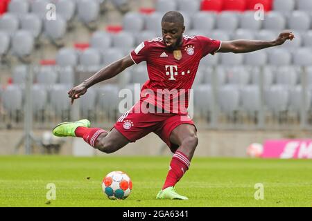 Monaco, Germania. 28 luglio 2021. Dayot Upamecano di Baviera compete nel corso di un incontro amichevole tra Bayern Monaco e Borussia Moenchengladbach a Monaco, Germania, 28 luglio 2021. Bayern Monaco ha perso 0-2. Credit: Philippe Ruiz/Xinhua/Alamy Live News Foto Stock